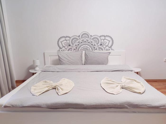 Penthouse Daniela - 3 Rooms in a Spacious Central Apartment