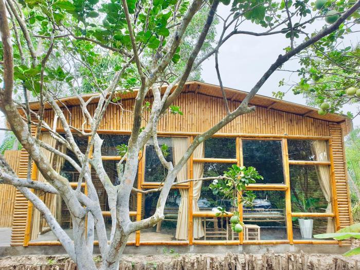 Hide Away Bungalows in Ben Tre City