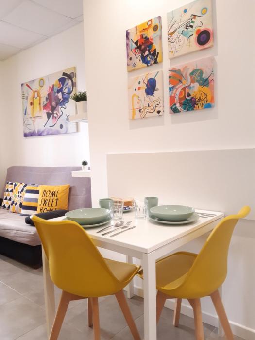 The Yellow Corner Apartment