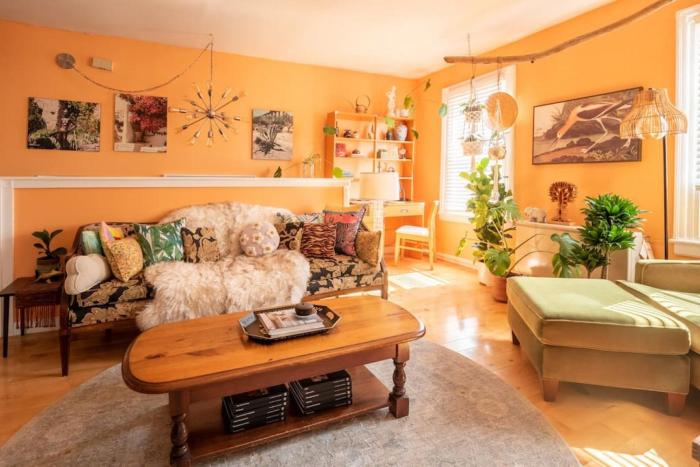 Postmodern Penthouse 1 Min Walk Dining and Shops