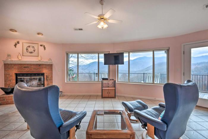 Apt w Wraparound Deck & Epic Views in Burnsville!