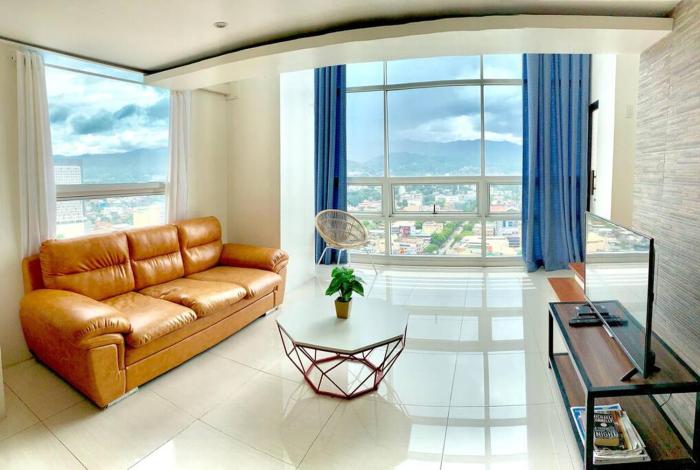 Spacious and Cozy 2-BR in City