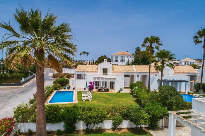 Villa Farol by OCvillas