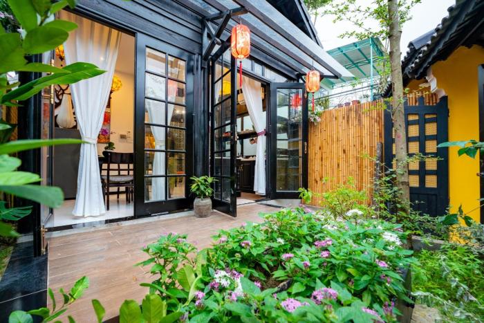 Hoi An Oasis Rosie Villa - 1 Bedroom with Private Pool and Garden View, Local Hoi An Decor