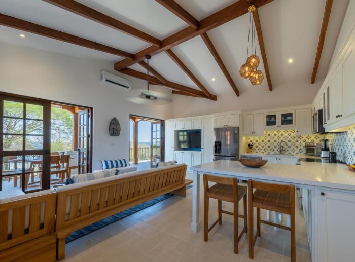 Plaza Mercado 24 At Las Catalinas