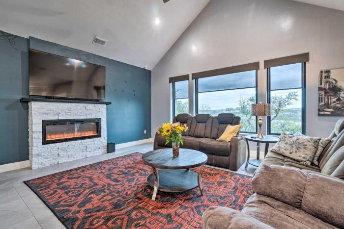 Austin Vacation Rental 2 Mi to Lake Travis!