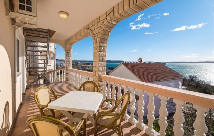 Amazing Apartment In Rtina With 2 Bedrooms And Wifi