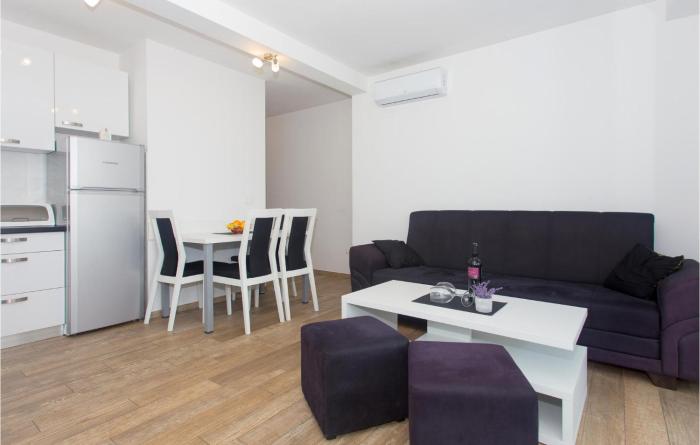 Amazing Apartment In Makarska With Wifi And 2 Bedrooms