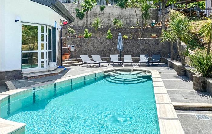 Stunning Home In Laureana Cto With Wifi