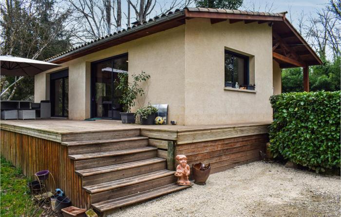 Beautiful Home In Pradines With Kitchen