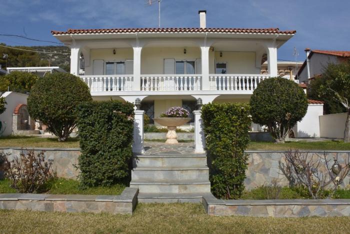 VillaVita Modern 3BR,Garden & BBQ, Walk to Beach