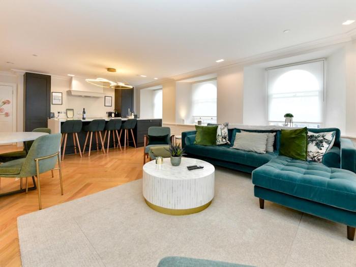 Beautiful 2 Bed Apartment with Parking in the Bay - Pass the Keys