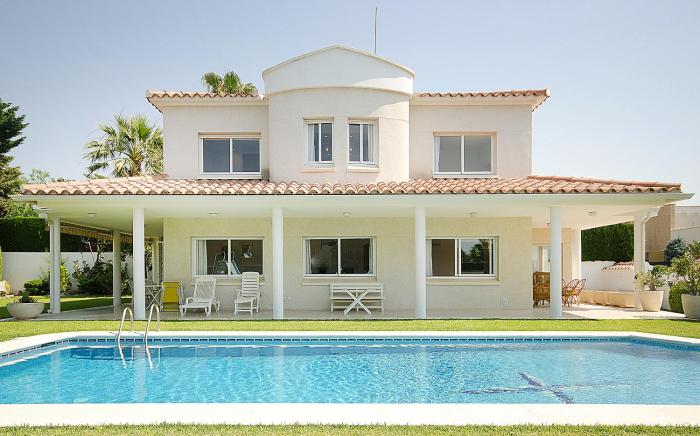 R11 Casa Blanca con gran jardin y piscina