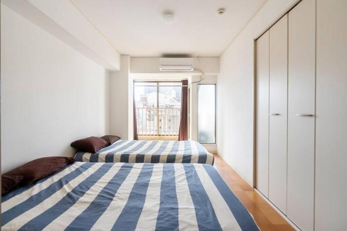 ２ beds. Comfortable . Dotonbori Kuromon Market.