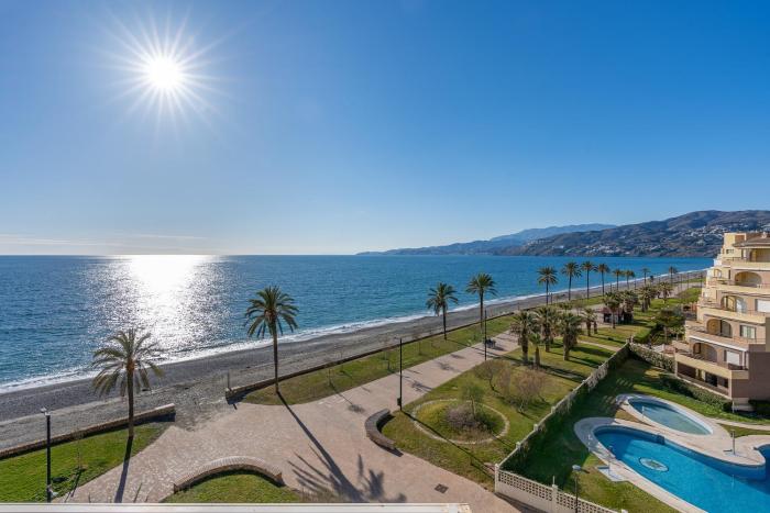 Bonito apartamento frente al mar