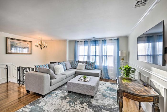 Bay Shore Vacation Rental with Shared Yard!