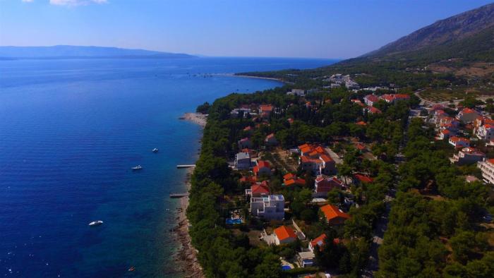 Villa Zlatni Rat - stunning location 5m from the sea 150m from resort centre