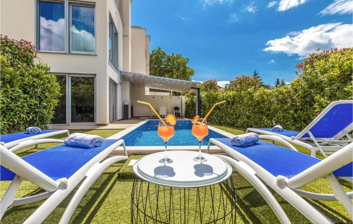 Awesome Home In Malinska With 3 Bedrooms, Wifi And Outdoor Swimming Pool