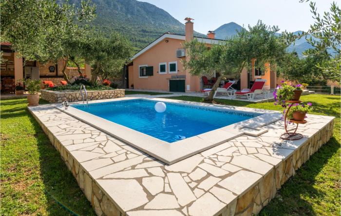 Stunning Home In Desne With 2 Bedrooms, Wifi And Outdoor Swimming Pool