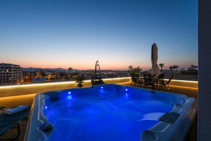Zadar Sunset Penthouse with spectacular view and jacuzzi