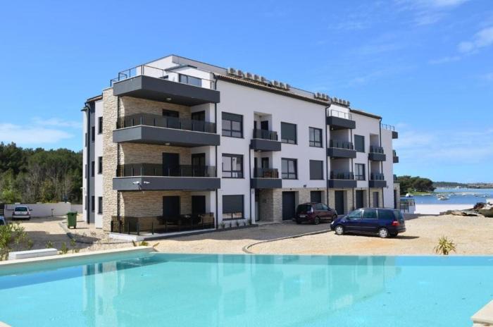 Apartment Daci - with pool