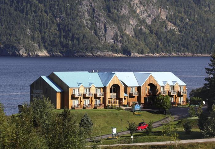 BATTURES Hotel Fjord Saguenay