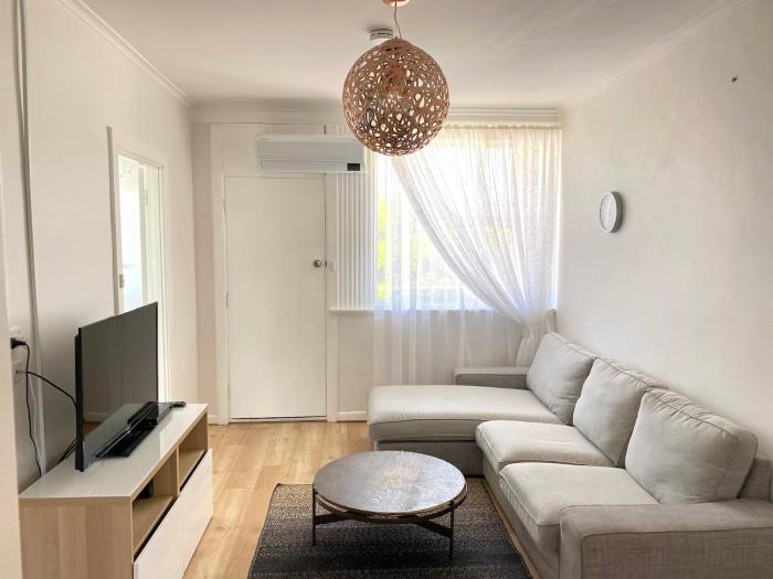 Glenelg Holiday Apartments-Broadway 500 meters to the beach Free Parking