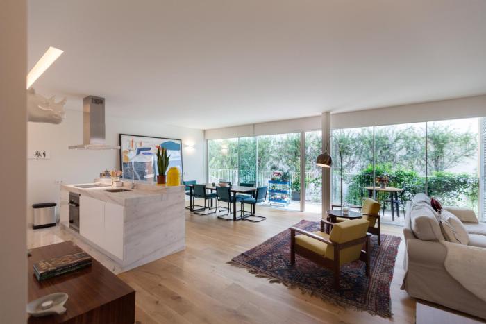 FLH Av. Liberdade Stunning Apartment with Balcony & Parking