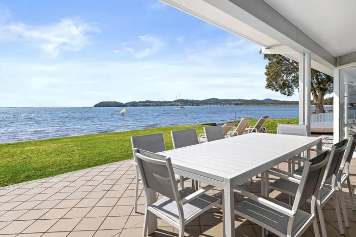 Waterfront Wonderland 41 Foreshore Dr stunning house with a lift linen Wi Fi and ducted air conditioning