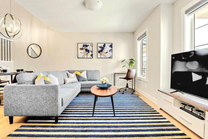 Stylish 3BR Townhouse by Airport