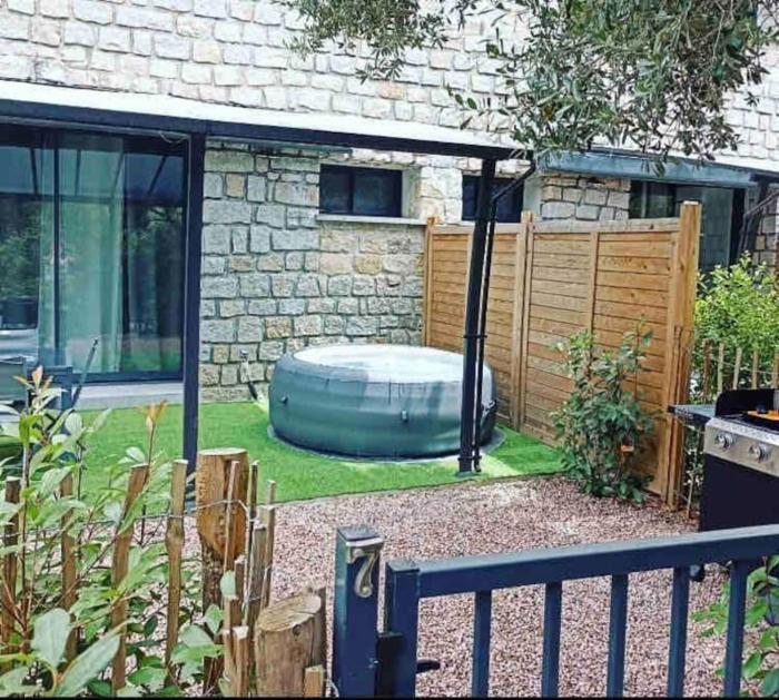 N7 Maison T2 climatisé avec jacuzzi privé