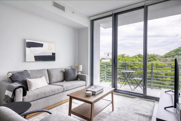 Upper East Side 1br w gym pool wd nr Mimo MIA-31