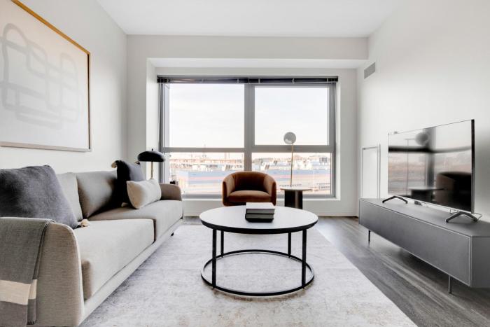 E Cambridge 1BR w Gym WD nr Lechmere Station BOS-608