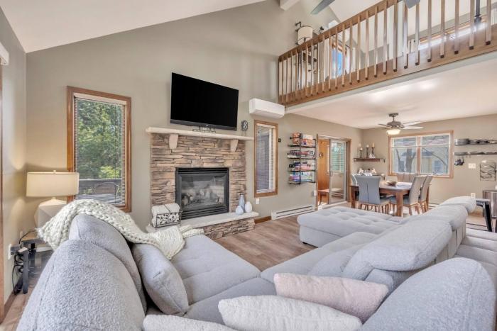 Steps To The Lake House, Hot tub, Game room, Deck