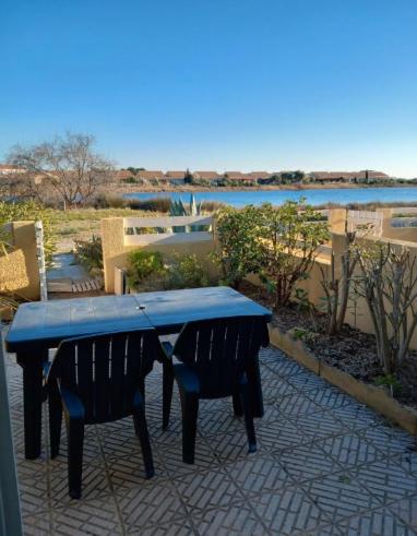 Appartement avec jardin, vue sur étang , proximité mer Gruissan Ayguades