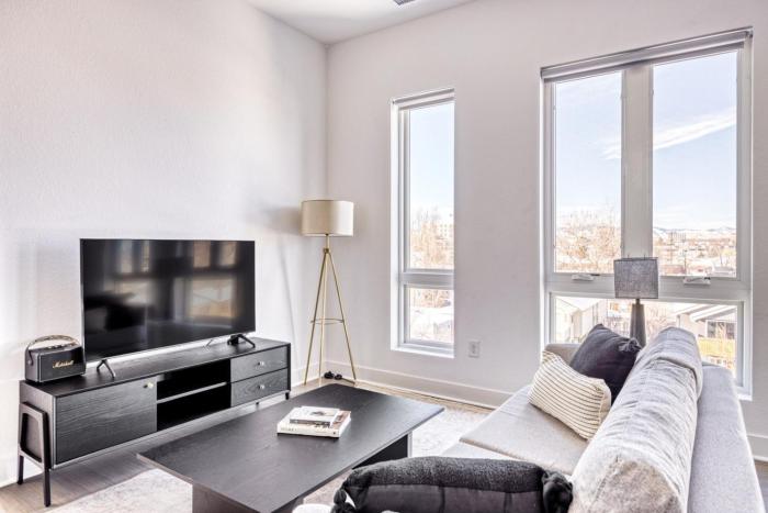 Sloans Lake 2BR w Gym WD Roof nr Park DEN-105