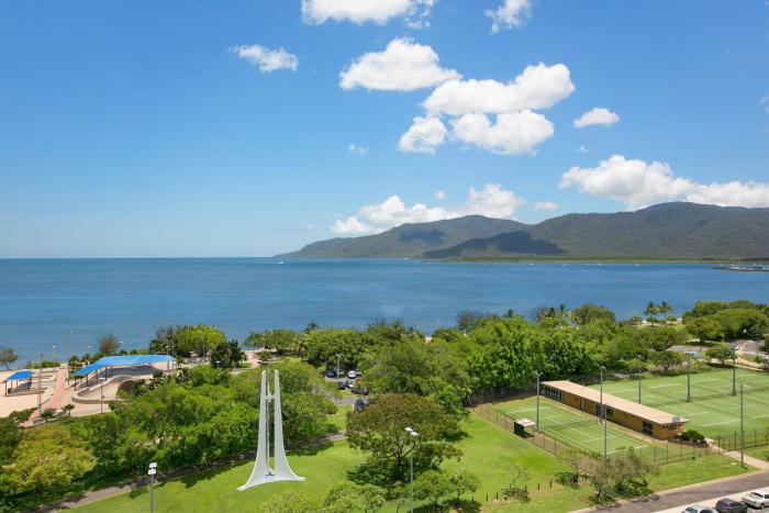 Cairns Ocean View Apartment