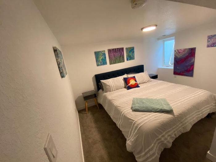 Artsy Platt Park Apartment Guest Suite for 4, QUICK Mountain Access!