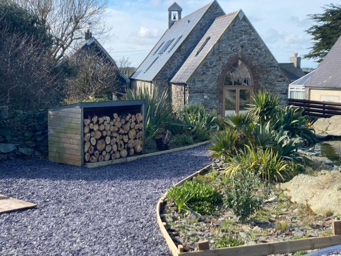 Converted chapel - Sant Pedr Newydd with sea views from garden