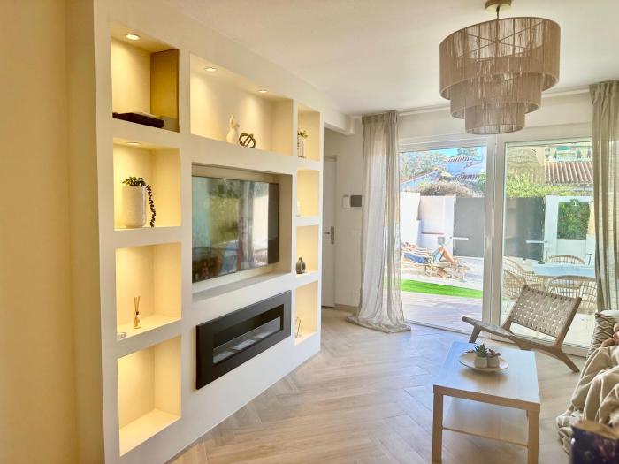 Benalmádena Beach House- Luxe house, prime location near Puerto Marina&Beach