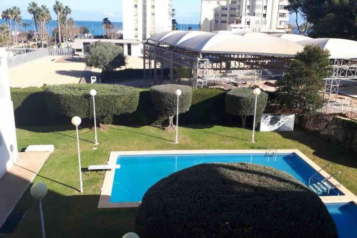 Lovely 2 bedroom apartment 2nd line to beach