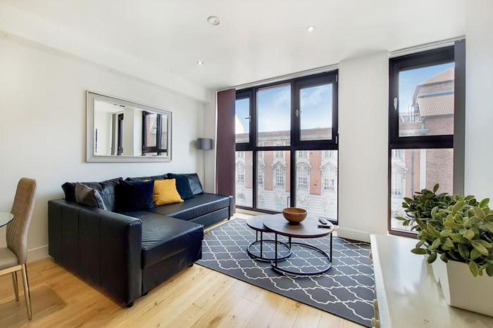 BR6 - Beautiful 1 Bed Flat in Heart of Borough