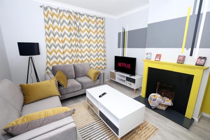 3-Bed House with Parking near London O2