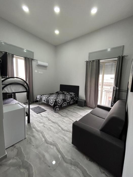 FORIA HOUSE VALENTiNO