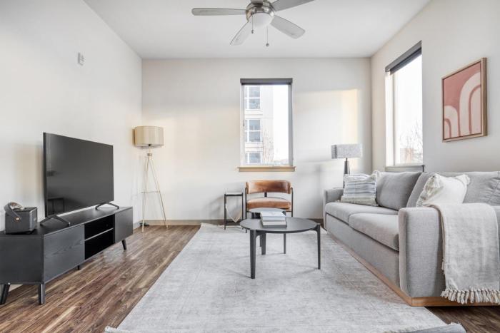 Ballard 2BR w Gym Yoga nr Farmers Mkt SEA-271