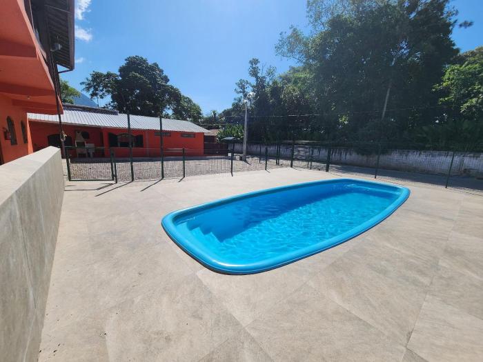 Maranduba Kitnet Marbela 14 — Espaçosa, Piscina, 2 Quadras do Mar
