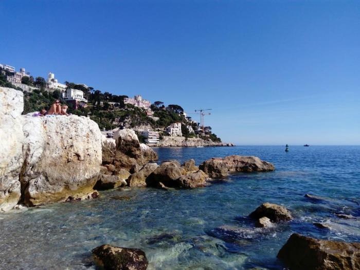 Studio avec balcon à 7 min du port et de Garibaldi