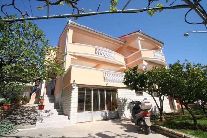 Apartments with a parking space Biograd na Moru, Biograd - 20756