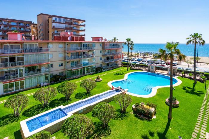 Beachfront seaview apartment in Los Boliches by Costarentals - Ref 141