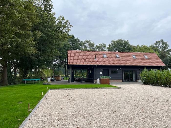 Landelijke gelegen woning voor 6 personen met hottub!